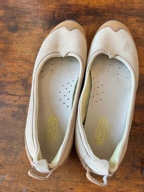 Columbia Contour Comfort Neutral Beige/Tan Flats 9.5